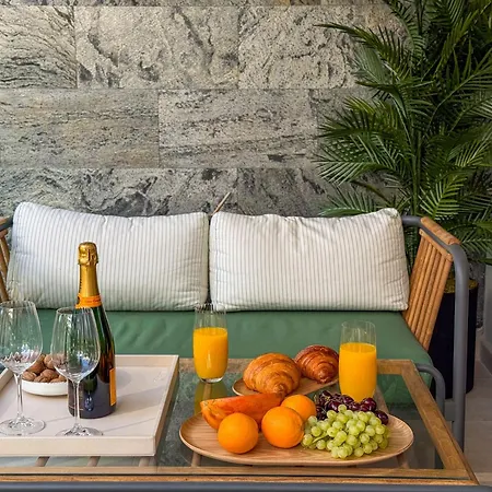 Qoople Legend C9 - Luxury In *