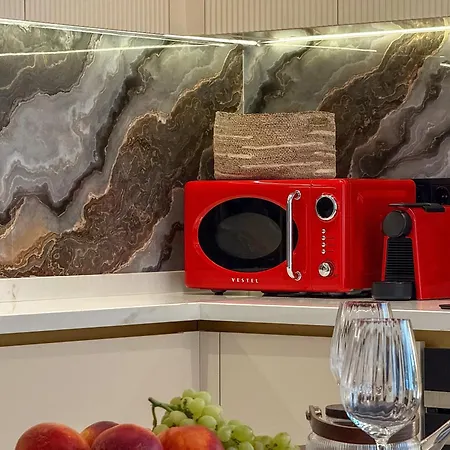 Qoople Legend C9 - Luxury In *