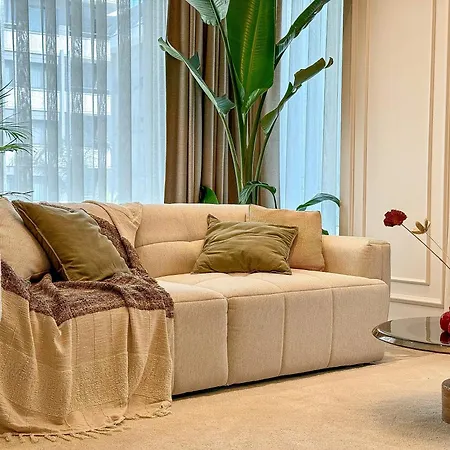 Qoople Legend C9 - Luxury In